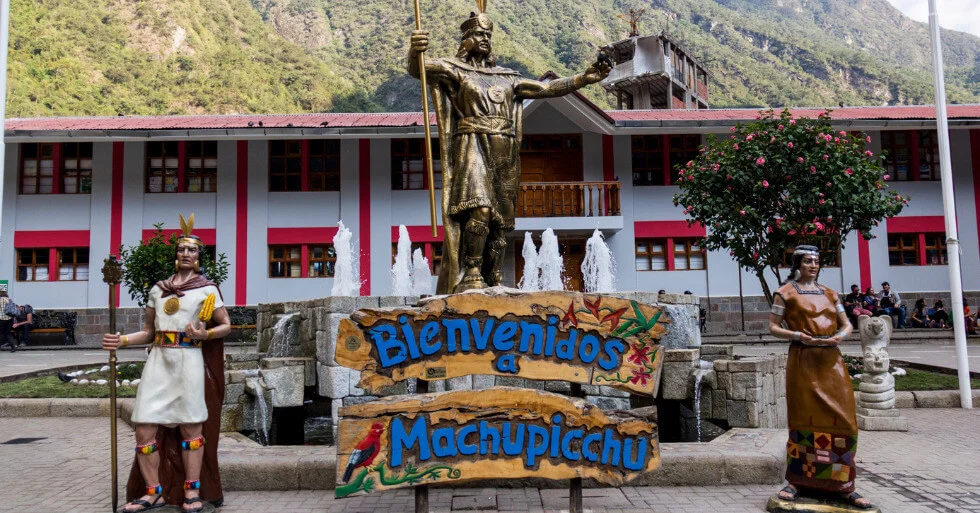 Plaza-Machu-Picchu