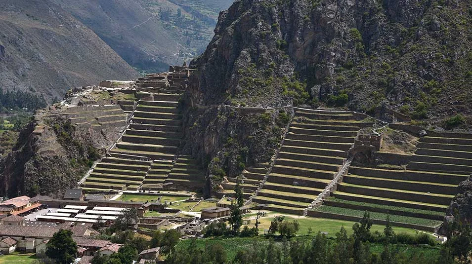 terreaza-agricola-periodo-inca-urubamba-cusco-perurail